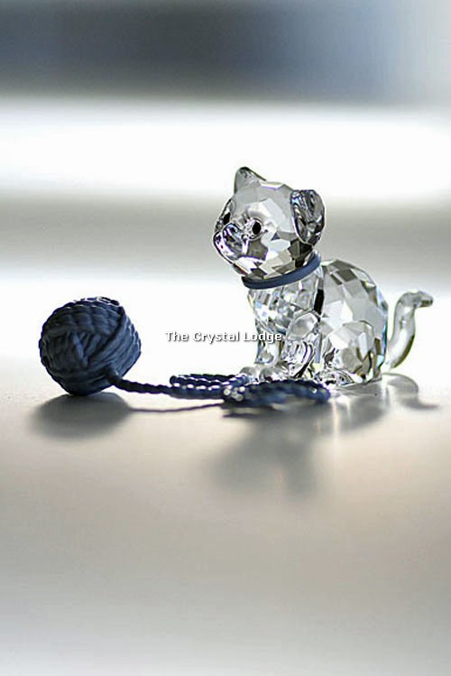 Swarovski_kitten_sitting_blue_collar_and_wool_1193540 | The Crystal Lodge