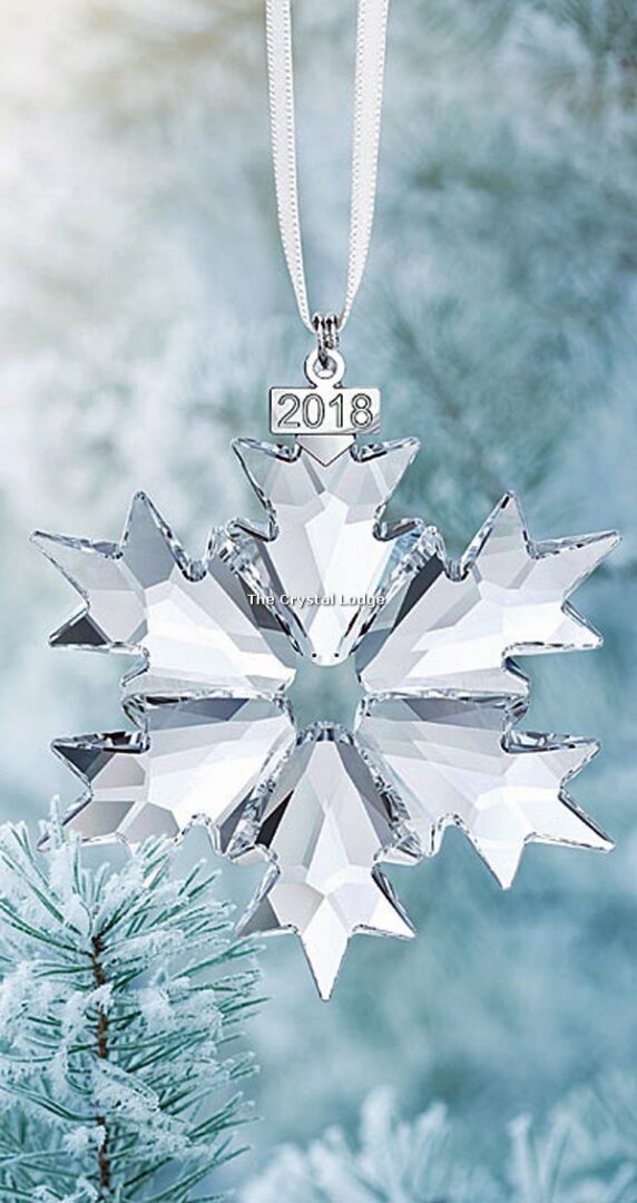 SWAROVSKI 2018 CHRISTMAS ORNAMENT 5301575 The Crystal Lodge Specialists  in retired Swarovski crystal UK's No