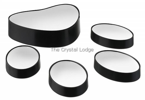 Swarovski_Disney_Lady_and_the_Tramp_paw_print_display_1096847 | The Crystal Lodge