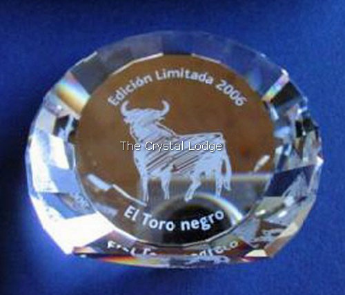 Swarovski_SCS_Paperweight_2006_Black_Bull_60mm_disc_860331 | The Crystal Lodge