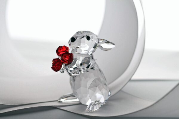 Swarovski_rabbit_with_roses_5063338 | The Crystal Lodge