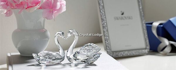 Swarovski_swan_couple_5135936 | The Crystal Lodge