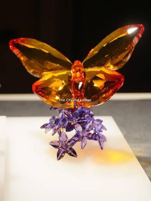 Swarovski_butterfly_on_flowers_5136833 | The Crystal Lodge