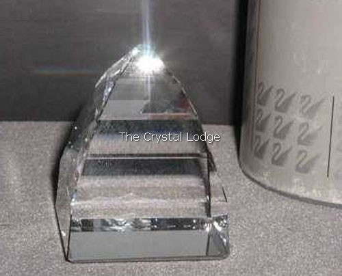 Swarovski_paperweight_pyramid_small_crystal_cal_7450040095 | The Crystal Lodge